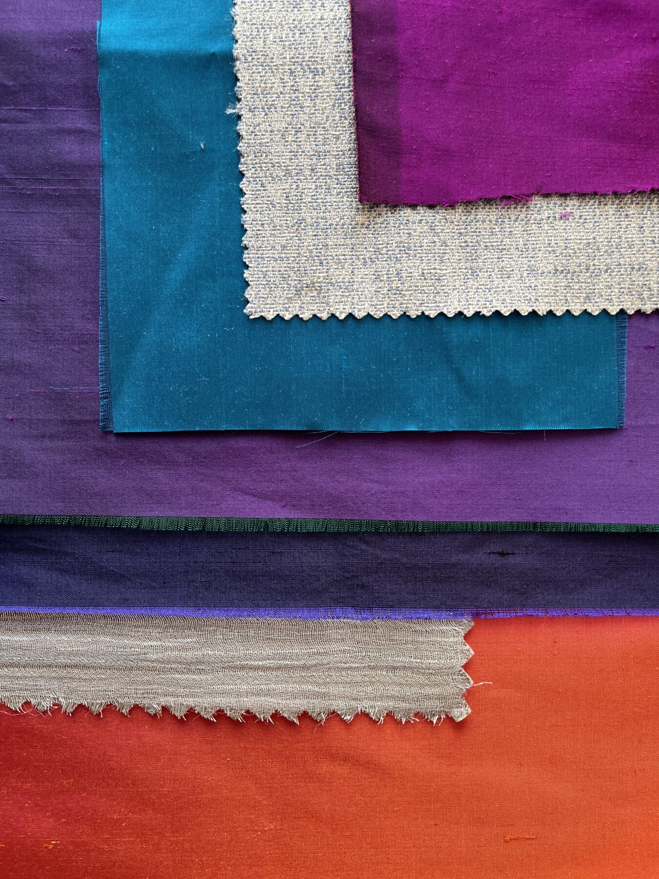 Verschiedene Sonderfarben und Gewebe die bei filumen für Textilschirme eingesetzt werden können.